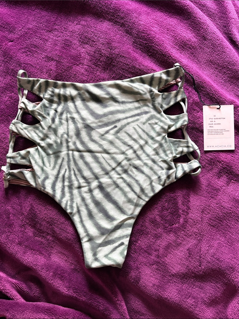 Acacia Queen Bottom in Savanna